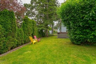 Photo 37: 923 E Garthland Pl in Esquimalt: Es Kinsmen Park House for sale : MLS®# 908807
