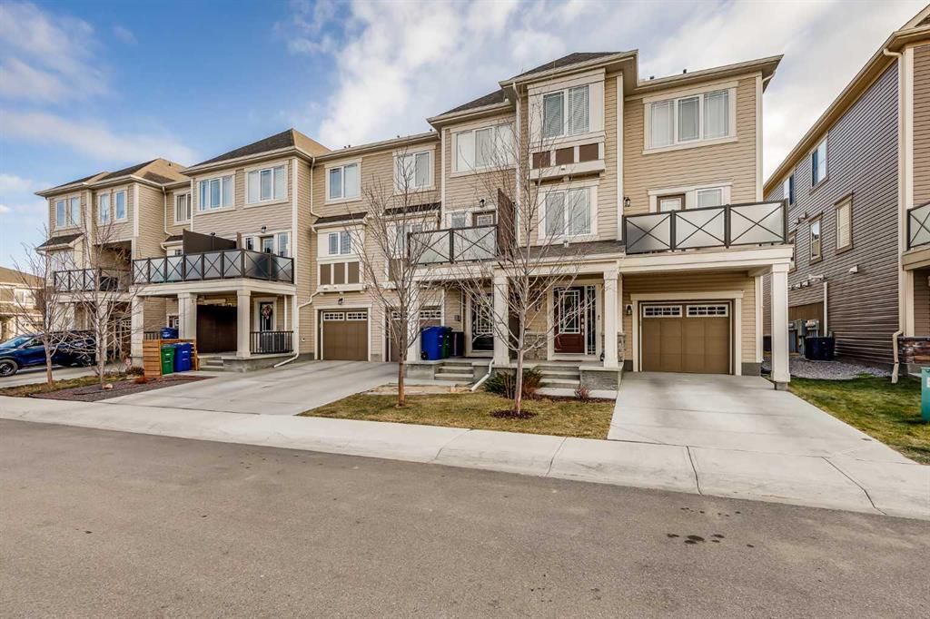 Welcome to this End Unit Townhome in the Great Community of Hillcrest in Airdrie.
