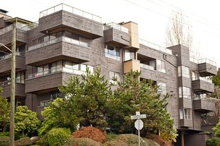 Photo 1: 201 114 E Windsor Road in North Vancouver: Upper Lonsdale Condo for sale : MLS®# V938368