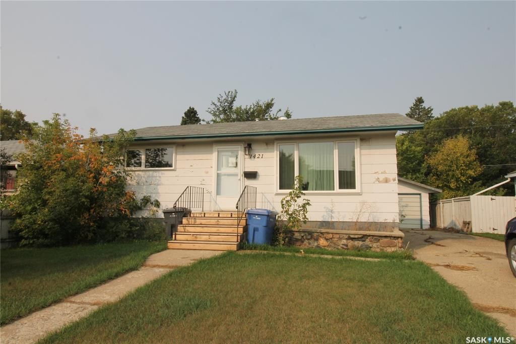Main Photo: 1421 108th Street in North Battleford: College Heights Residential for sale : MLS®# SK944554