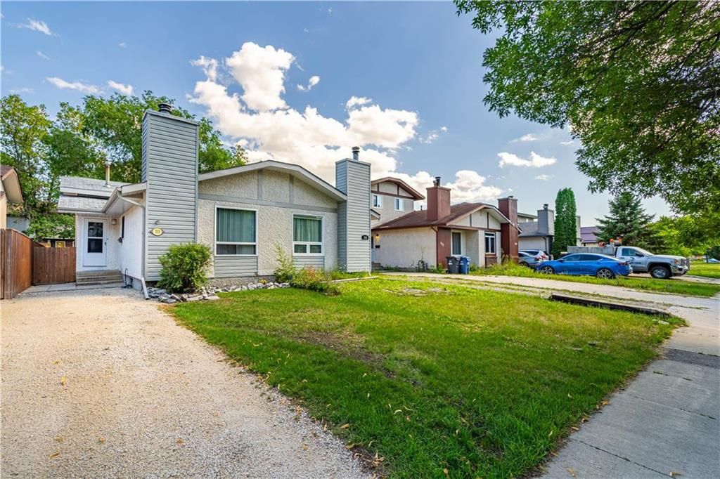 Main Photo: 333 Edelweiss Crescent in Winnipeg: North Kildonan Residential for sale (3F)  : MLS®# 202320422