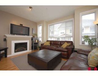 Photo 1: 33 20159 68TH Avenue in Langley: Willoughby Heights Townhouse for sale in "VANTAGE" : MLS®# F2812376