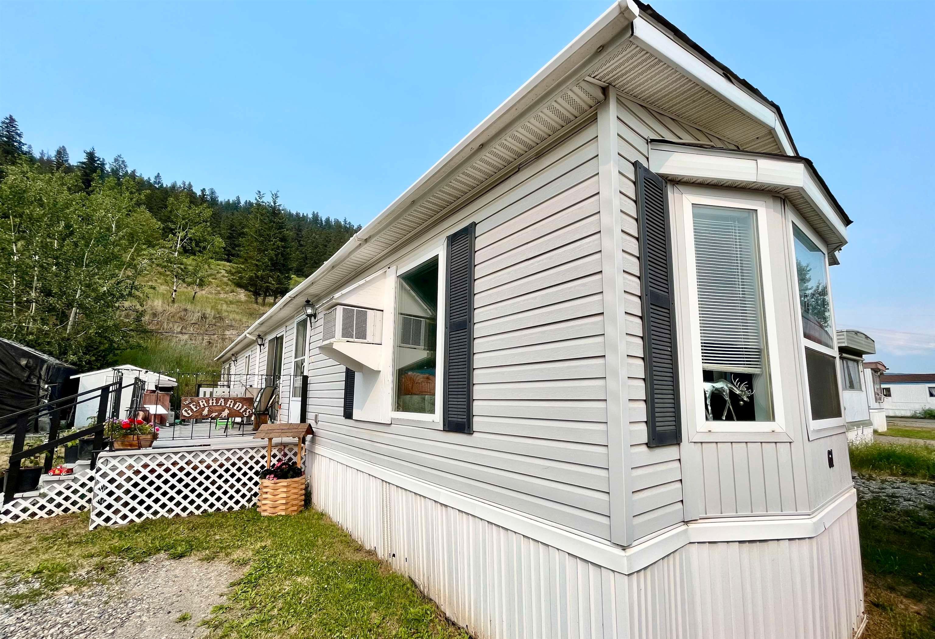 Main Photo: 61 560 SODA CREEK Road in Williams Lake: Williams Lake - Rural North Manufactured Home for sale in "COMER HILL MOBILE HOME PARK" : MLS®# R2796094