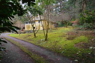 Photo 2: 2866 LOWER Road: Roberts Creek House for sale (Sunshine Coast)  : MLS®# R2143142