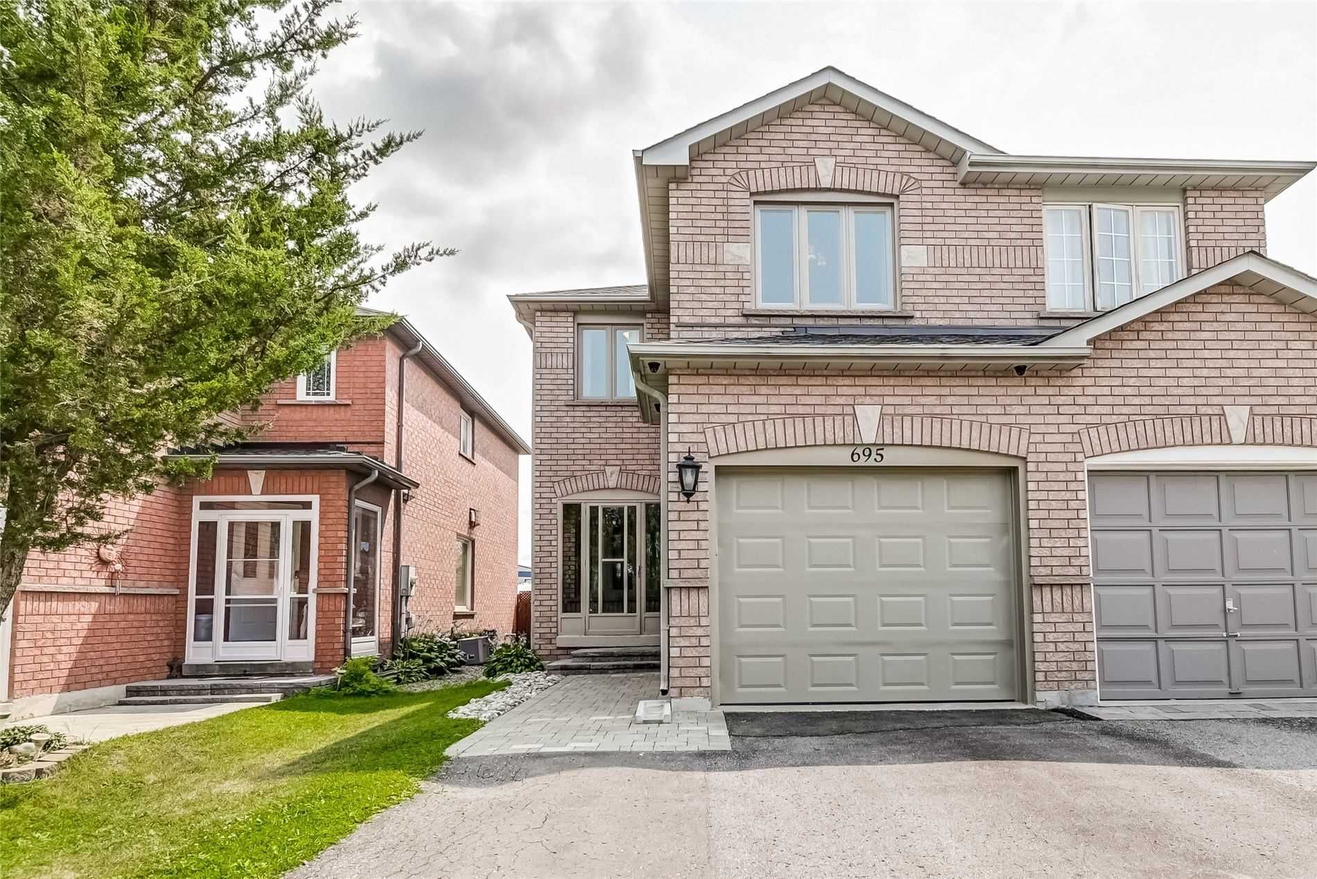 Main Photo: 695 S Walpole Crescent in Newmarket: Stonehaven-Wyndham Freehold for sale : MLS®# N5349070