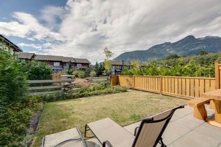 Photo 1: 1149 NATURE'S GATE Crescent in Squamish: Downtown SQ Townhouse for sale in "Natures Gate" : MLS®# R2104476