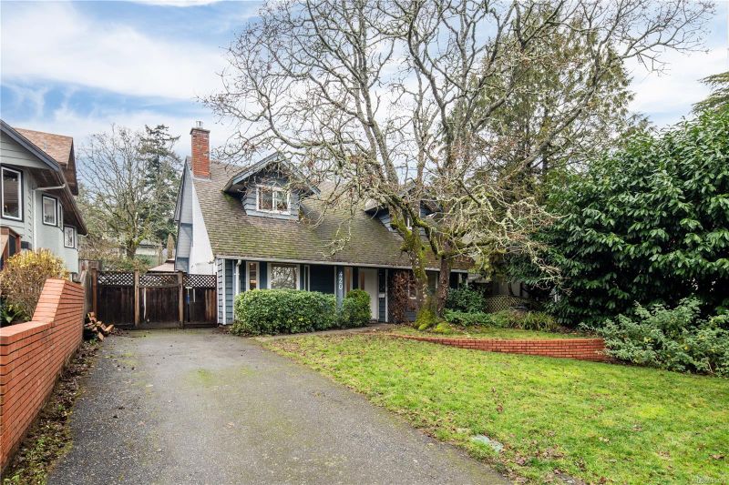 FEATURED LISTING: 420 Montcalm Ave Saanich