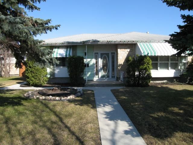 Main Photo: 907 BEAVERHILL Boulevard in WINNIPEG: Windsor Park / Southdale / Island Lakes Residential for sale (South East Winnipeg)  : MLS®# 1107874