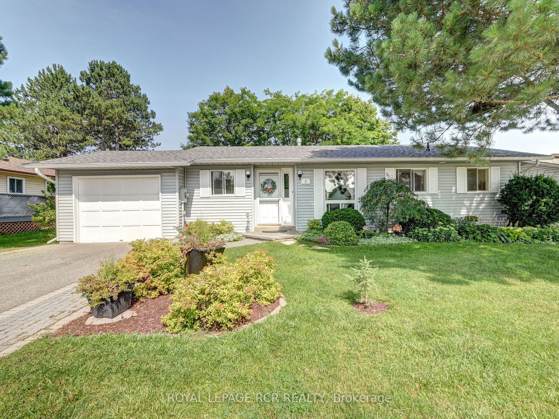 Main Photo: 2 Hickory Court in New Tecumseth: Tottenham House (Bungalow) for sale : MLS®# N6762388