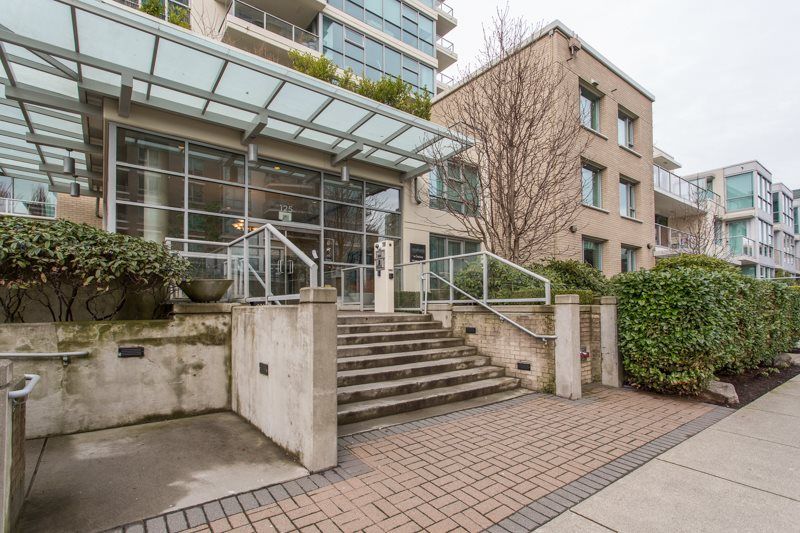 Main Photo: 1903 125 MILROSS Avenue in Vancouver: Downtown VE Condo for sale in "Creekside of Citygate" (Vancouver East)  : MLS®# R2440865