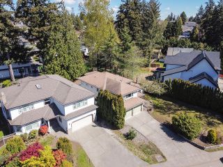 Photo 2: 6006 124 Street in Surrey: Panorama Ridge House for sale in "Boundary Park" : MLS®# R2871814