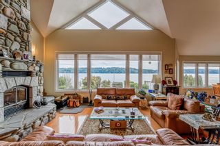 Photo 4: 7602 Ships Point Rd in Fanny Bay: CV Union Bay/Fanny Bay House for sale (Comox Valley)  : MLS®# 951242