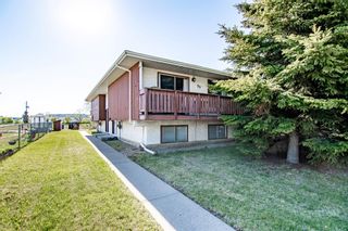 Photo 1: 35 Nyberg Avenue: Red Deer Row/Townhouse for sale : MLS®# A1223646