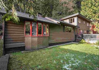 Photo 1: 4665 MOUNTAIN Highway in North Vancouver: Lynn Valley House for sale : MLS®# R2023616
