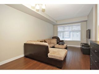 Photo 3: 11 18199 70 Avenue in Surrey: Cloverdale BC Townhouse for sale in "AUGUSTA AT PROVINCETON" (Cloverdale)  : MLS®# F1326688