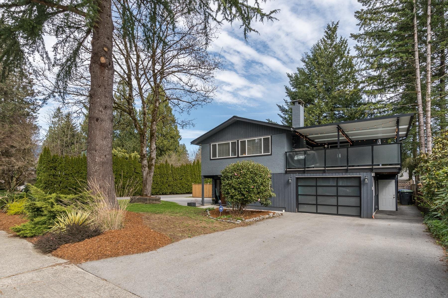 Main Photo: 3258 CORNWALL STREET in Port Coquitlam: Lincoln Park PQ House for sale : MLS®# R2675256