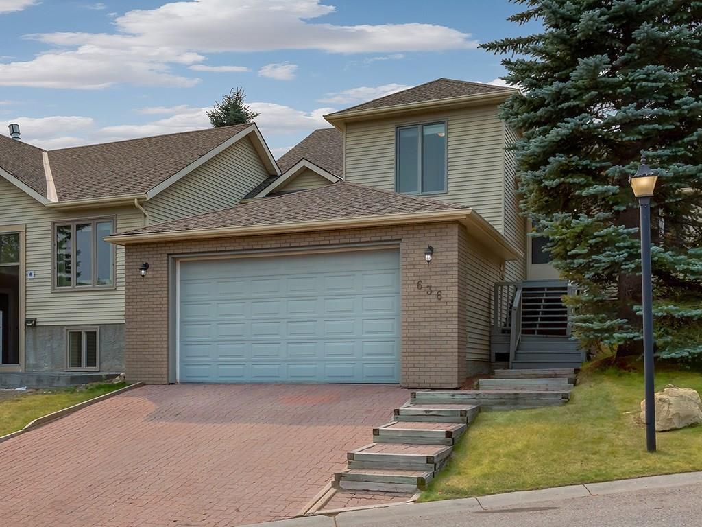 Main Photo: 636 STRATTON Terrace SW in Calgary: Strathcona Park Semi Detached for sale : MLS®# C4203169