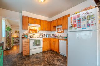 Photo 13: 2589 Cook St in Victoria: Vi Fernwood House for sale : MLS®# 883043