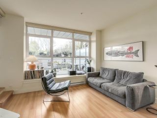 Photo 6: 209 2250 COMMERCIAL Drive in Vancouver: Grandview VE Condo for sale in "THE MARQUEE" (Vancouver East)  : MLS®# R2253784