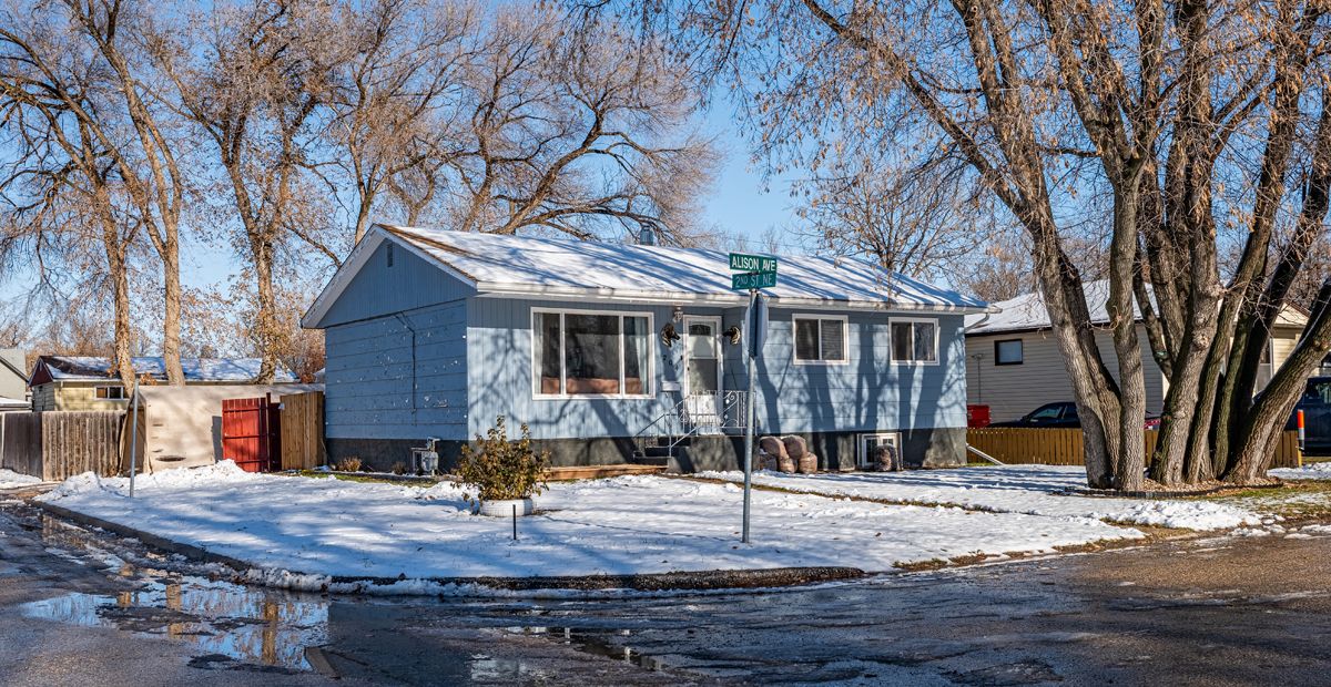 Main Photo: 204 Alison Avenue in Portage la Prairie: House for sale : MLS®# 202330167