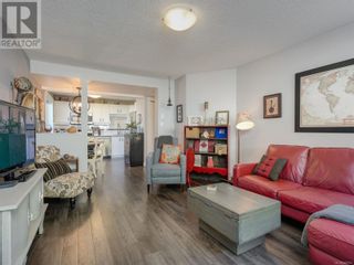 Photo 3: 2719 Asquith St in Victoria: House for sale : MLS®# 960913