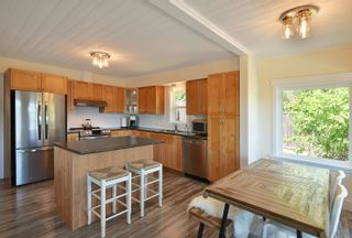 Photo 1: 591 GIBSONS Way in Gibsons: Gibsons & Area House for sale (Sunshine Coast)  : MLS®# R2749821
