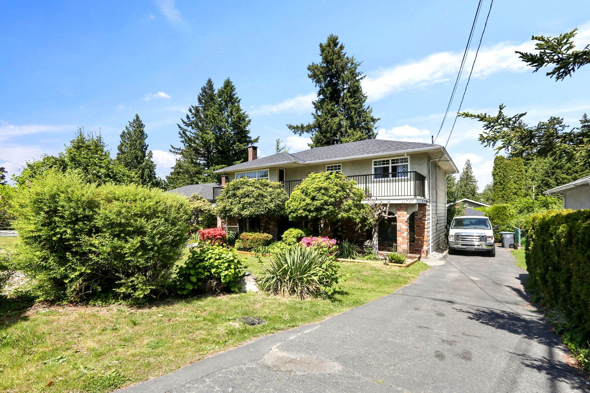 Main Photo: 11737 97A Avenue in Surrey: Royal Heights House for sale (North Surrey)  : MLS®# R2582644