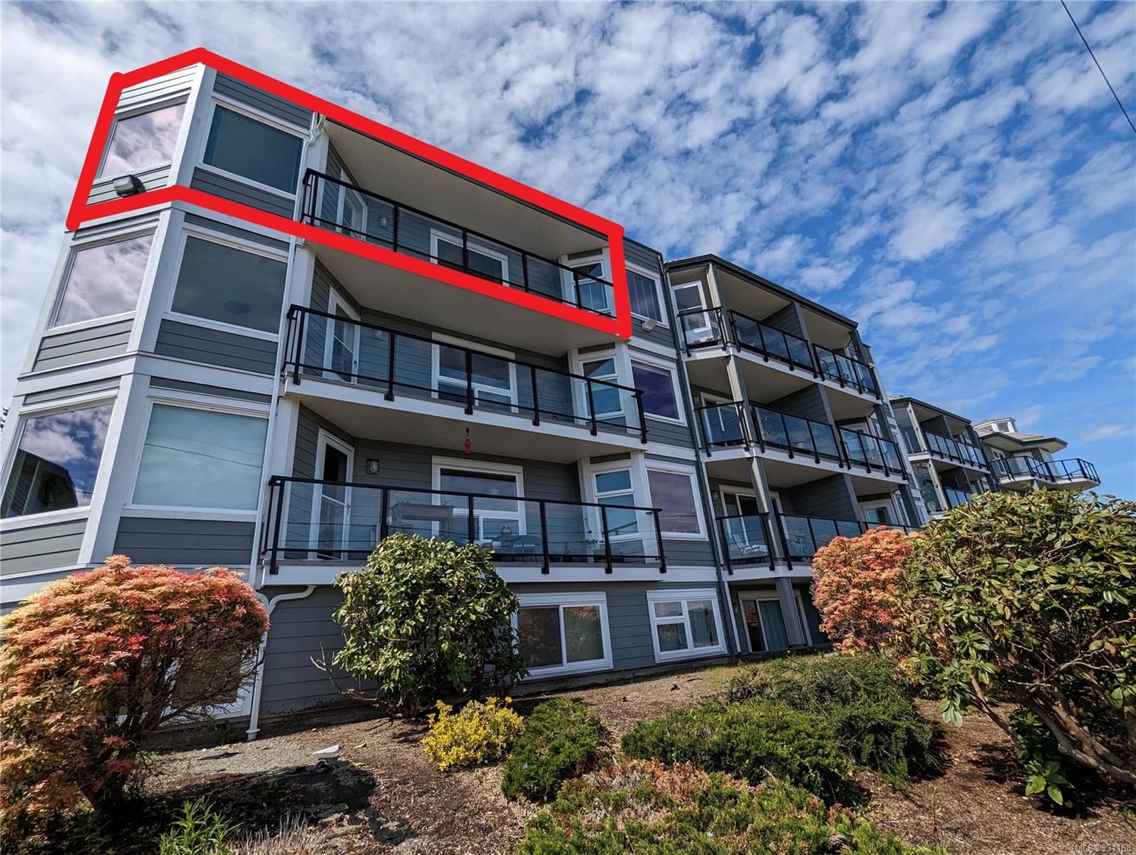 Main Photo: 4H 690 Colwyn St in Campbell River: CR Campbell River Central Condo for sale : MLS®# 931168