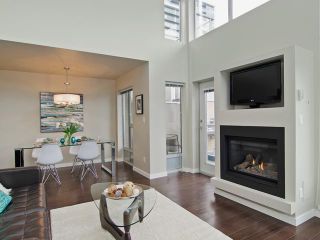 Photo 4: # PH2 1288 CHESTERFIELD AV in North Vancouver: Central Lonsdale Condo for sale : MLS®# V1123799