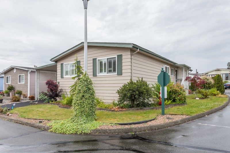 Photo 2: Photos: 34 1640 162 Street in Surrey: King George Corridor Manufactured Home for sale in "Cherry Brook Park" (South Surrey White Rock)  : MLS®# R2078301