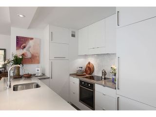 Photo 5: 605 1445 MARPOLE Avenue in Vancouver: Fairview VW Condo for sale in "HYCROFT TOWERS" (Vancouver West)  : MLS®# V968487