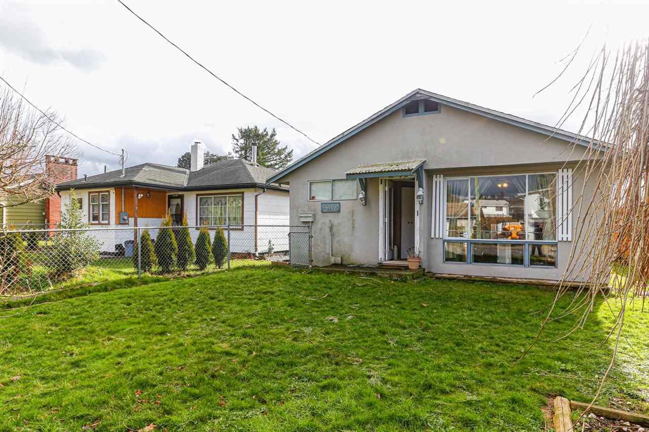 Main Photo: 33550 7TH Avenue in Mission: Mission BC House for sale : MLS®# R2457476