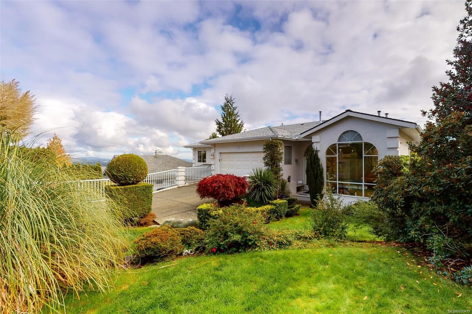Main Photo: 3379 Haida Dr in Colwood: Co Triangle House for sale : MLS®# 890419