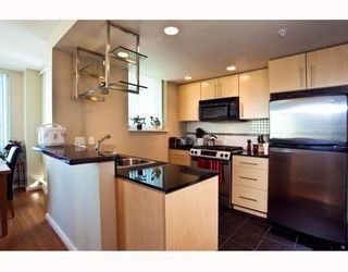 Photo 5: # 2208 550 PACIFIC ST in Vancouver: Condo for sale : MLS®# V782944