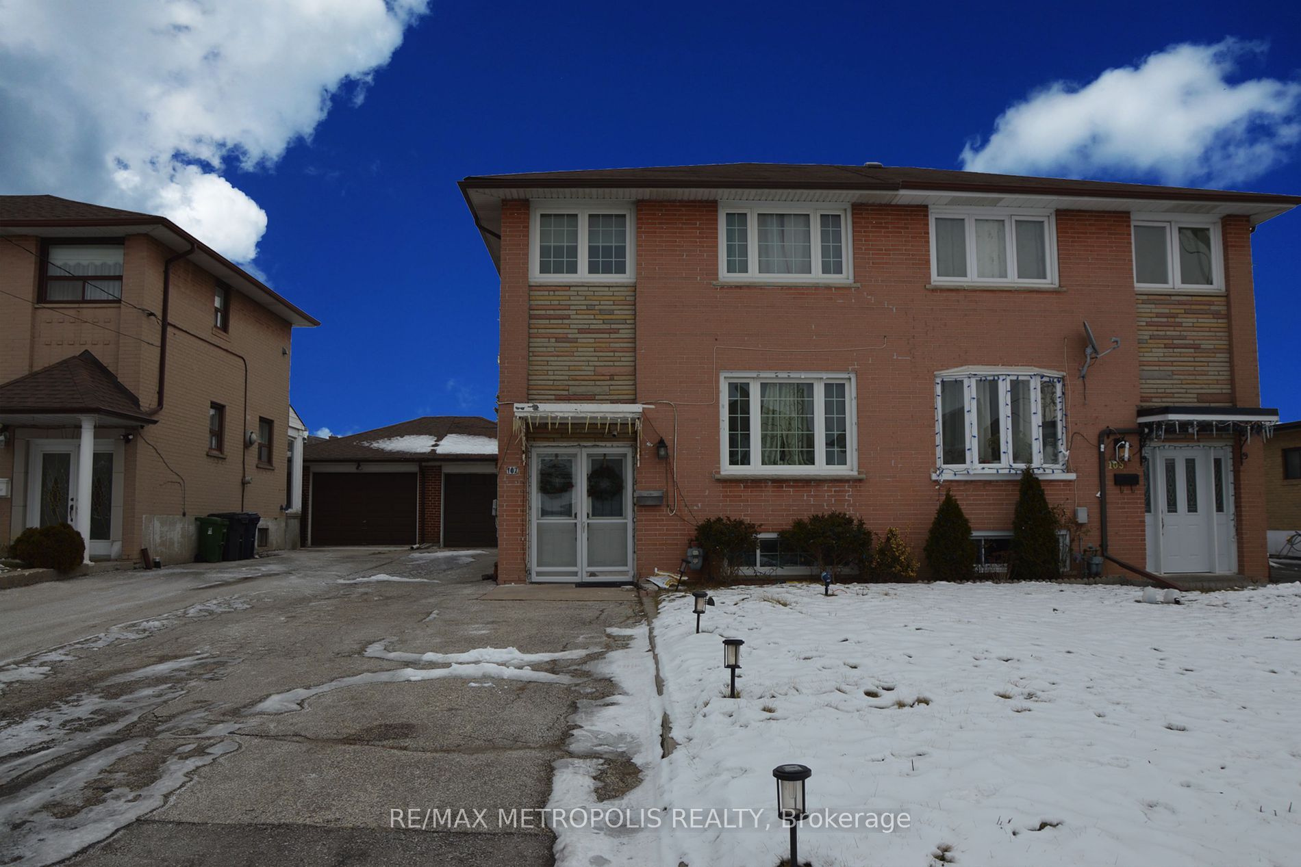 Main Photo: 107 Lomar Drive in Toronto: Glenfield-Jane Heights House (2-Storey) for sale (Toronto W05)  : MLS®# W8017924