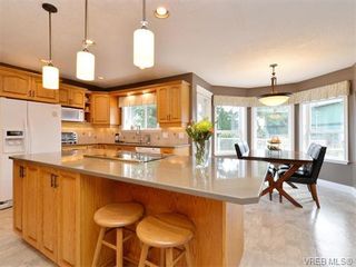 Photo 6: 917 Maltwood Terr in VICTORIA: SE Broadmead House for sale (Saanich East)  : MLS®# 751326