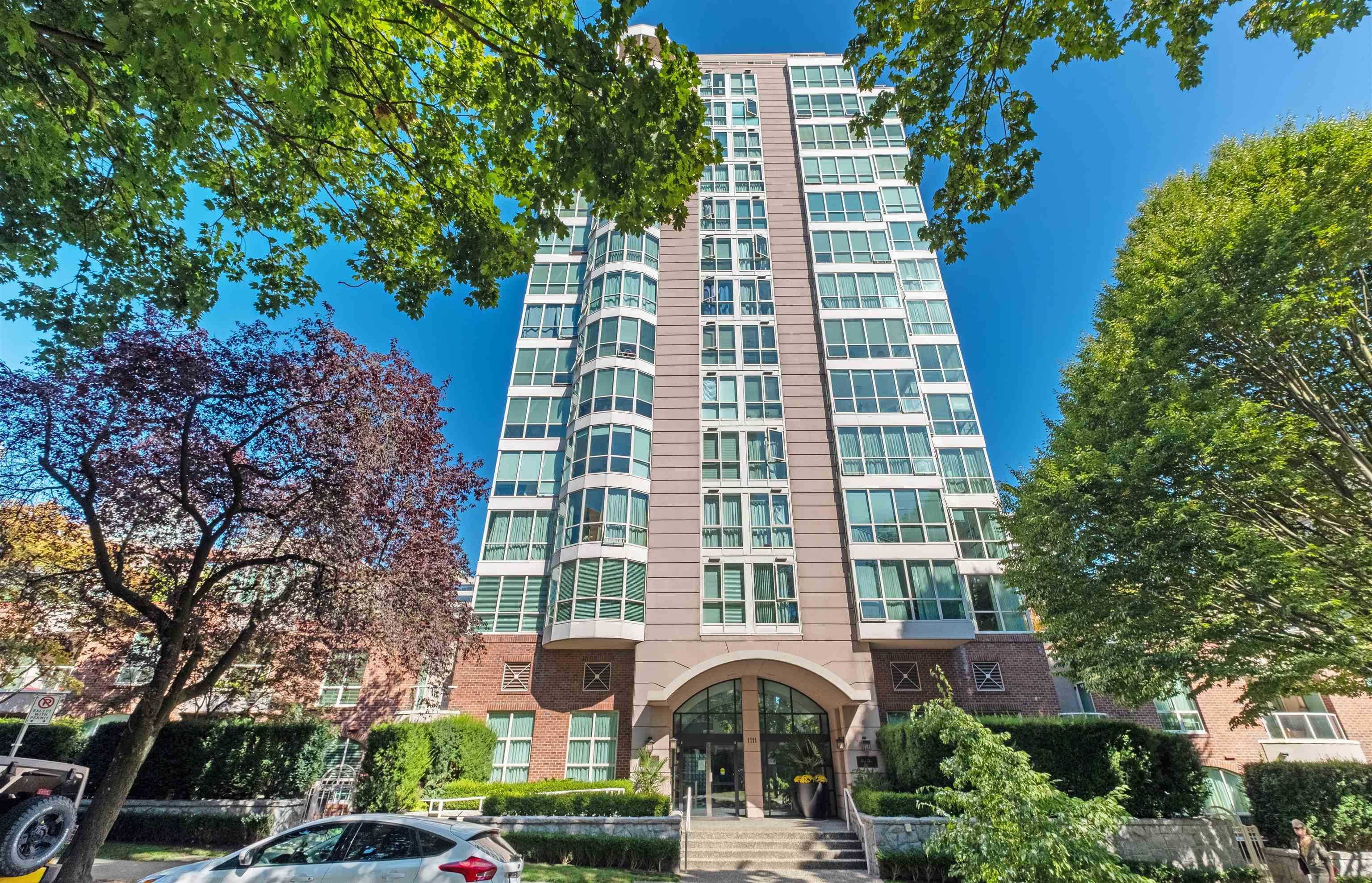 Main Photo: 1404 1111 HARO Street in Vancouver: West End VW Condo for sale in "1111 Haro" (Vancouver West)  : MLS®# R2725288