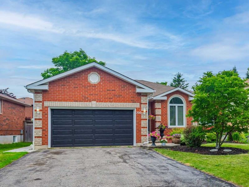 FEATURED LISTING: 300 Cundles Road West Barrie
