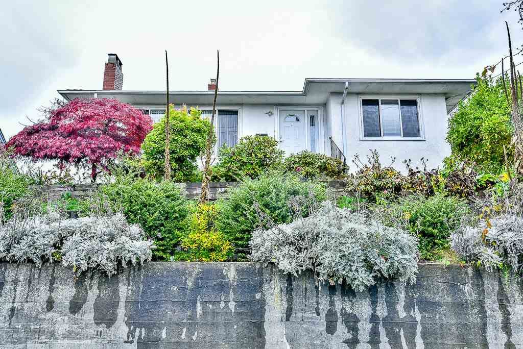 Main Photo: 1501 SIXTH Avenue in New Westminster: West End NW House for sale : MLS®# R2119836