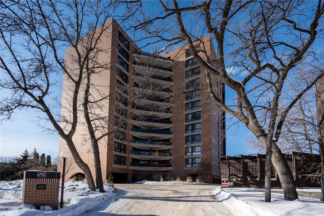 Main Photo: Riverfront Condo in Winnipeg: 1B House for sale (Crescentwood) 
