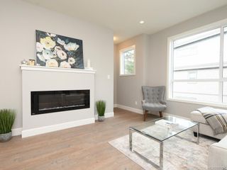 Photo 3: 406 3351 Luxton Rd in Langford: La Happy Valley Row/Townhouse for sale : MLS®# 841787