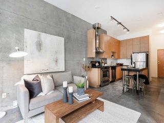 Photo 1: 205 2635 PRINCE EDWARD Street in Vancouver: Mount Pleasant VE Condo for sale in "Soma Lofts" (Vancouver East)  : MLS®# R2392727