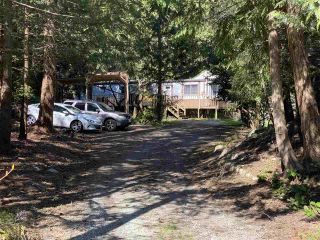 Photo 1: 8143 CEDARWOOD Road in Halfmoon Bay: Halfmn Bay Secret Cv Redroofs Manufactured Home for sale (Sunshine Coast)  : MLS®# R2560997