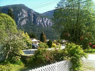 Photo 2: 1779 VISTA Crescent in Squamish: Hospital Hill House for sale in "HOSPITAL  HILL" : MLS®# V1103381