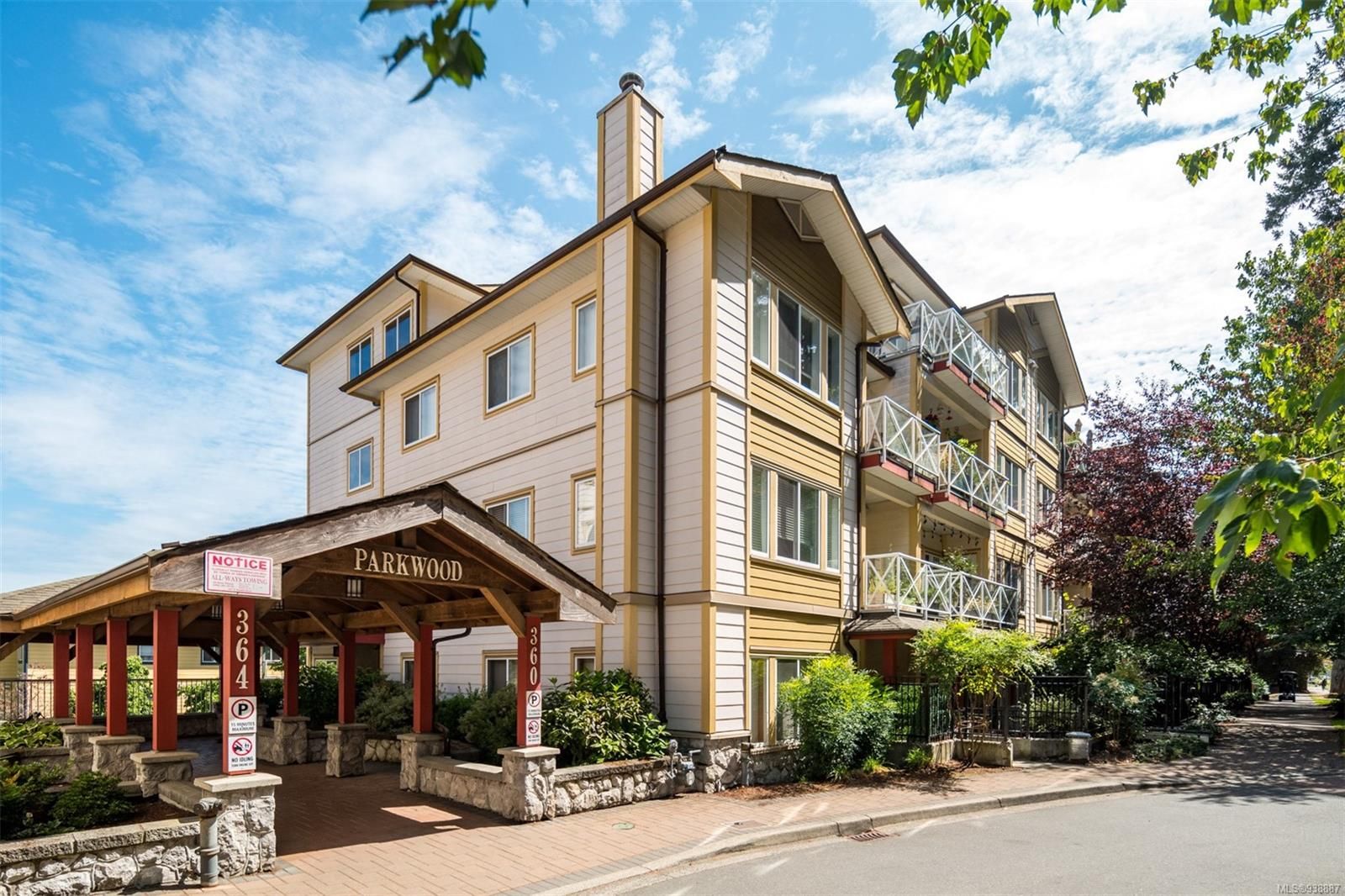 Main Photo: 108 360 Goldstream Ave in Colwood: Co Colwood Corners Condo for sale : MLS®# 938887