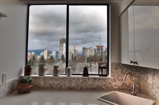 Photo 6: 703 1108 NICOLA Street in Vancouver: West End VW Condo for sale in "THE CHARTWELL" (Vancouver West)  : MLS®# R2640656