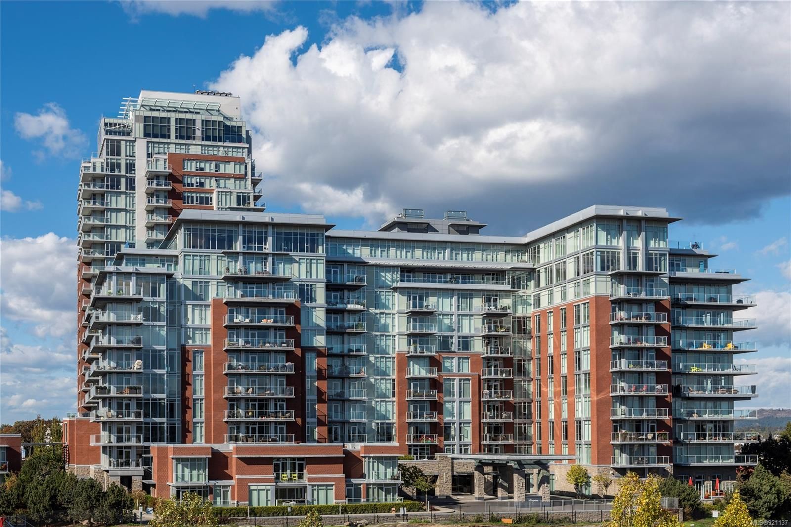Main Photo: 1006/1007 100 Saghalie Rd in Victoria: VW Songhees Condo for sale (Victoria West)  : MLS®# 921137