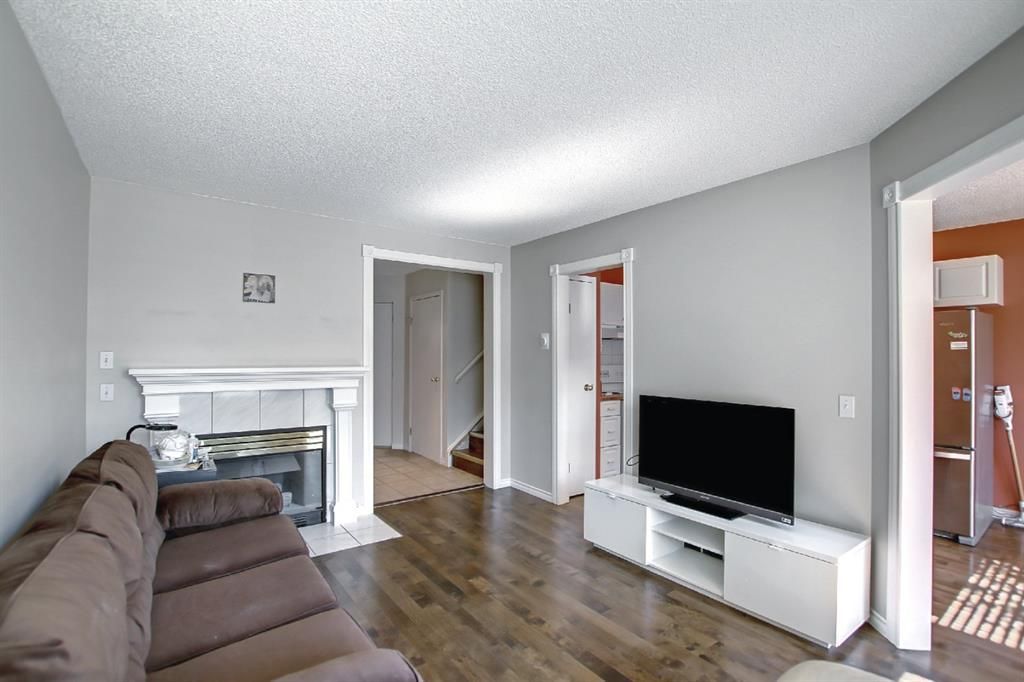 Photo 7: Photos: 25 Sandpiper Link NW in Calgary: Sandstone Valley Row/Townhouse for sale : MLS®# A1143178
