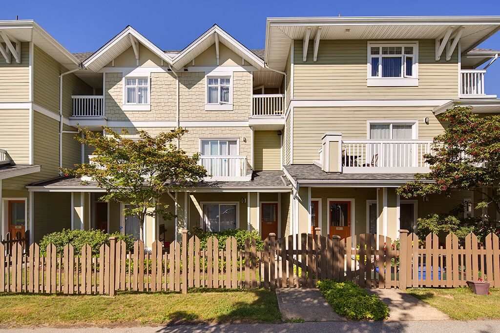 Main Photo: 57 7388 MACPHERSON Avenue in Burnaby: Metrotown Townhouse for sale in "ACADIA GARDENS" (Burnaby South)  : MLS®# R2399459