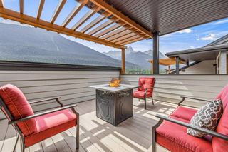 Photo 3: 704 102 Stewart Creek Rise: Canmore Row/Townhouse for sale : MLS®# A1250551